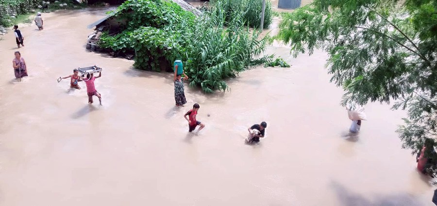 बाढीको दीर्घकालीन समस्या समाधान गर्नेलाई मात्रै भोट दिन्छौः कैलालीका बाढीपीडित