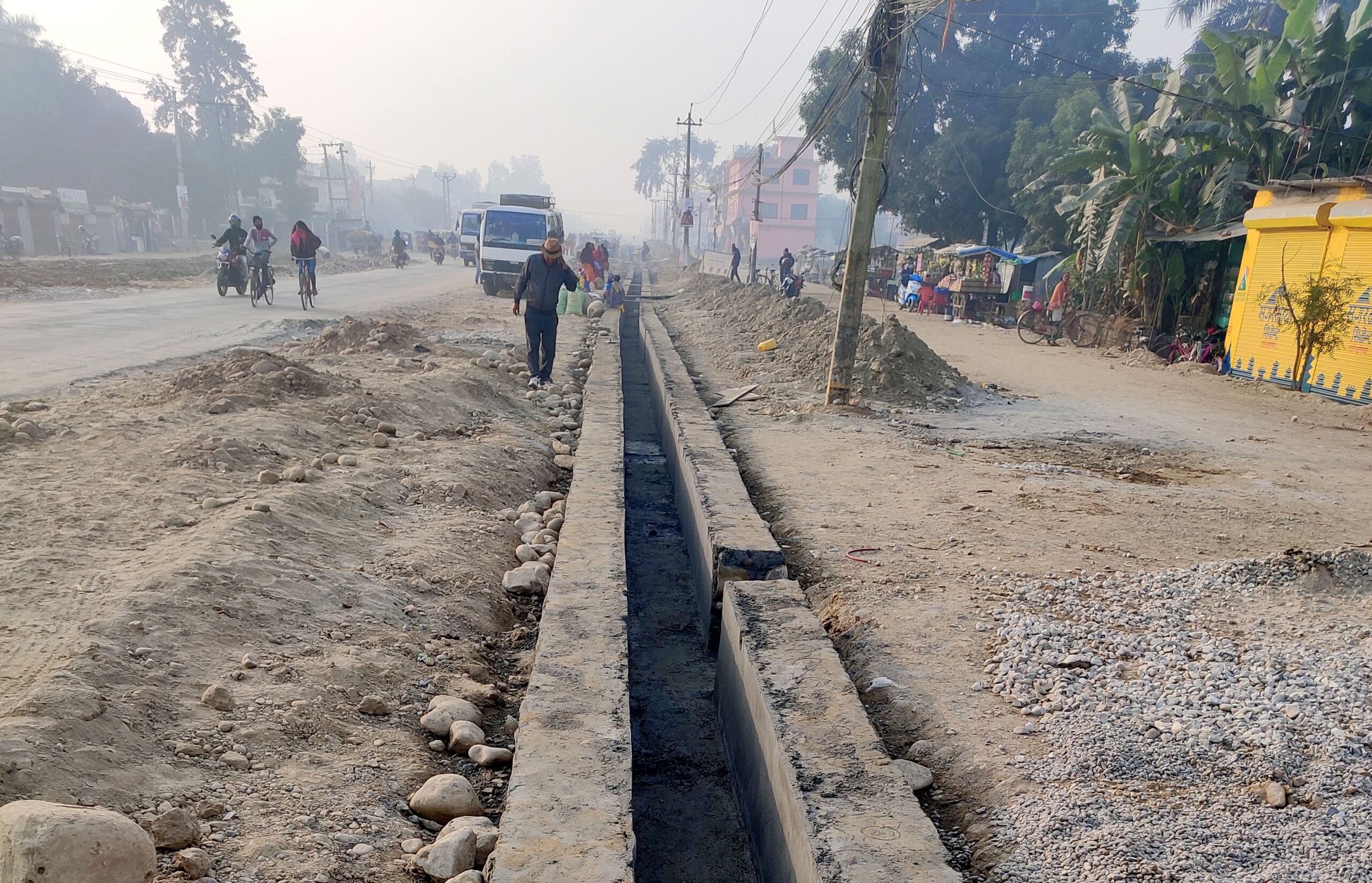 कैलालीको टीकापुरमा आयोजनाले निरन्तरता नपाउँदा काम अलपत्र