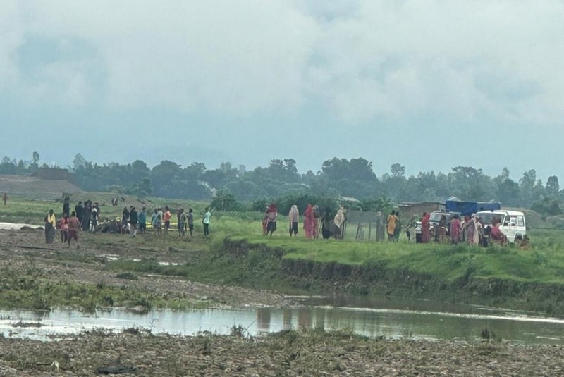 दाङमा अटोसहित खोलामा बगेकी महिला मृत फेला, एकजनाको अवस्था अज्ञात