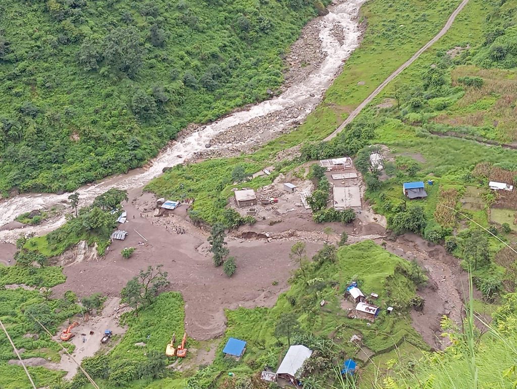 गोरखा पहिरो अपडेट : घाइतेको हेलिकप्टरबाट उद्धार