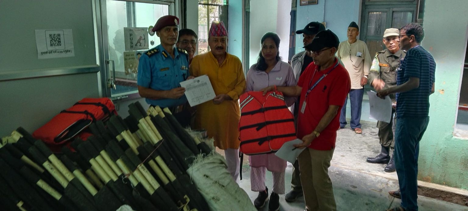 धनगढी उप-महानगर द्धारा विपद व्यवस्थापन सम्बन्धी सामग्रीहरू हस्तान्तरण