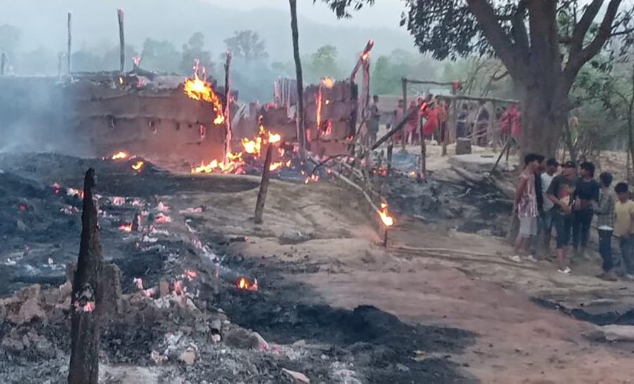 आगो निभाउने क्रममा जलेर दुई जनाको मृत्यु भएको छ ।