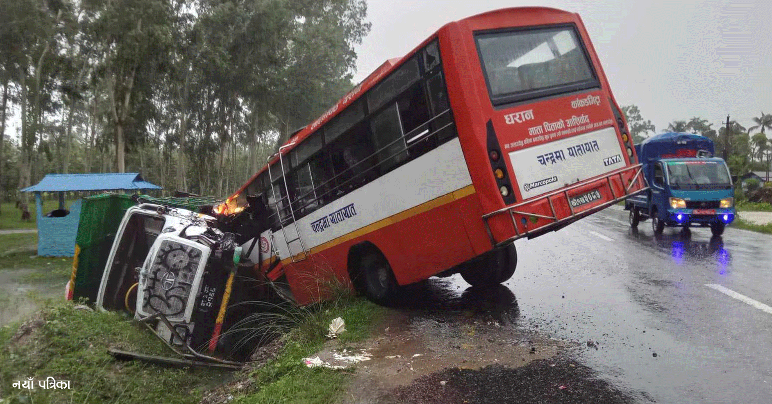 बस र टिपर एकापसमा ठोक्किँदा  २१ जना घाइते,तीन जनाकाे अवस्था गम्भीर