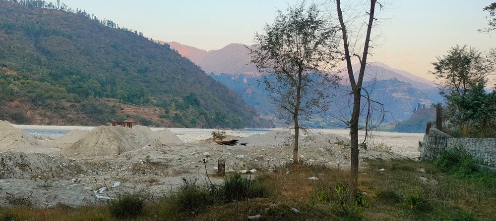 सेतीमा निर्माण भइरहेको मोटरेबल पुलको प्रगति नौ वर्षसम्म बाइस प्रतिशत मात्रै