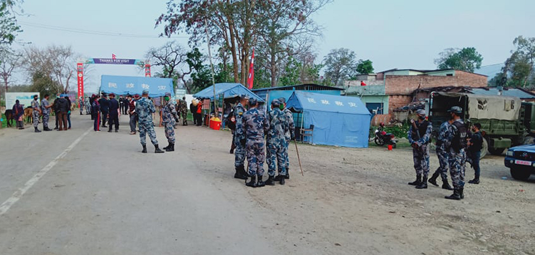 कोरोनाको नयाँ भेरियन्ट ओमिक्रोनको संक्रमण रोक्न गड्डाचौकी नाकामा सतर्कता