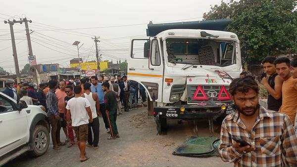 कैलालीमा टिप्परले ठक्कर दिँदा एक जना घाईते