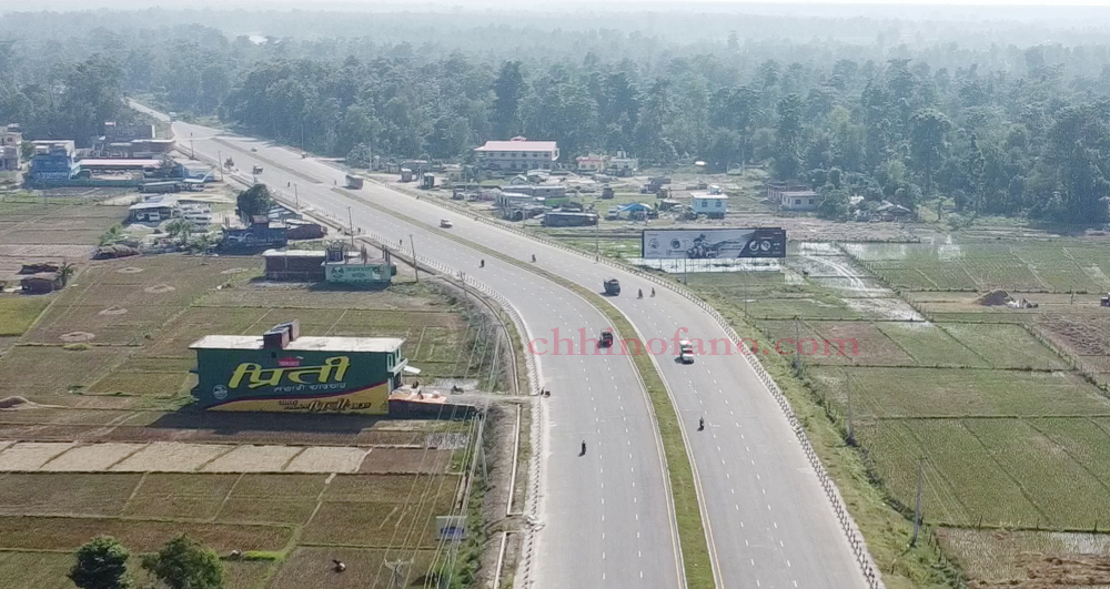 चौँथो पटकको म्याद सकिदापनि मोहना अत्तरिया ६ लेन सडकको काम अझै सकिएन