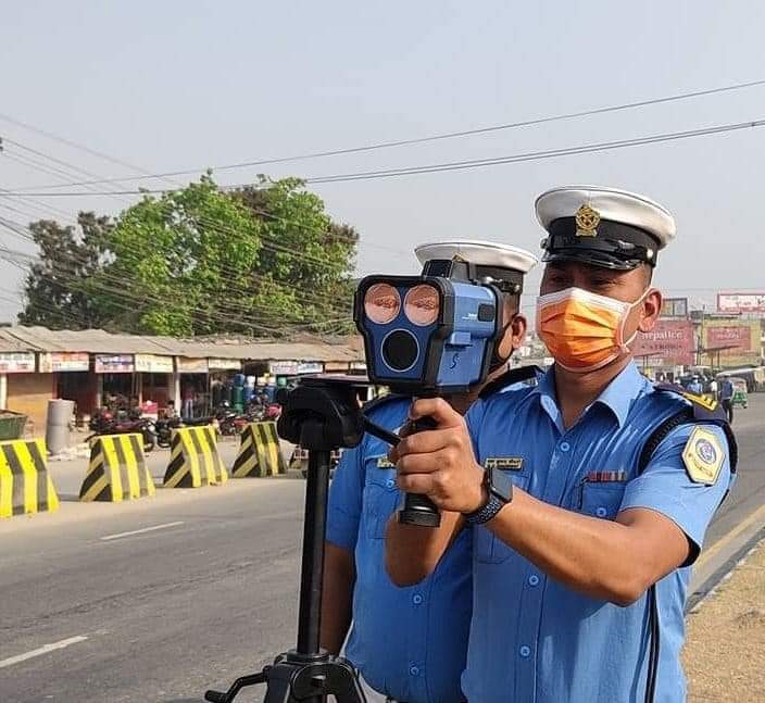 धनगढीमा लिडार स्पिड गनद्वारा गति मापन गरिने, नियम तोडे हदैसम्मको कारवाही