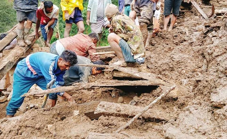 बागलुङ पहिराे अपडेट : ८ जनाकाे ज्यान गयाे, बेपत्ता २ जनाकाे खाेजी चल्दै