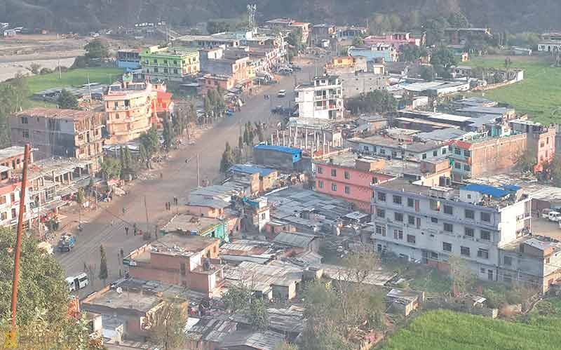 दिपायलमा व्यवस्थित बसपार्क नहुँदा समस्या