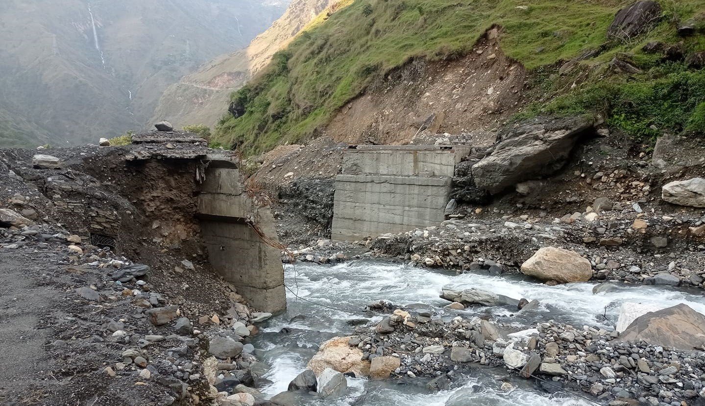 संसदीय समितिद्वारा दार्चुला–तिङ्कर सडकको निरीक्षण