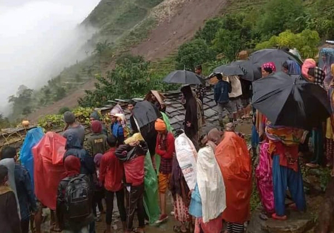 बझाङको खप्तडछान्नामा पहिरामा परी चारजनाको मृत्यु