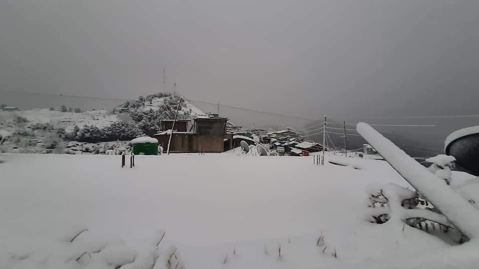 सुदुरपश्चिमका पाहाडी जिल्लामा बाक्लो हिमपात (फोटो फिचर )