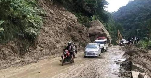 सोमबार रातिदेखि भासुमा अवरुद्ध भीमदत्त राजमार्ग खुल्यो