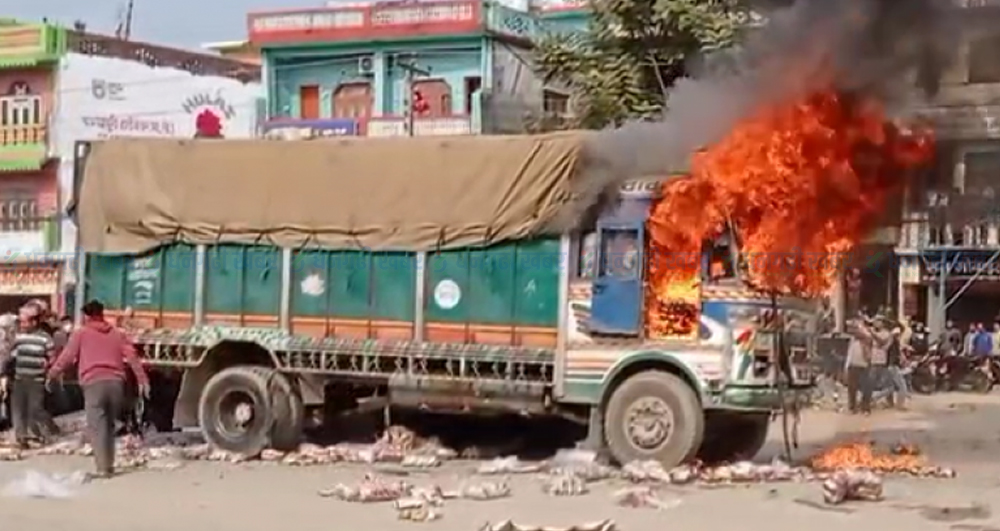 कैलालीमा ट्रकको ठक्करबाट मृत्युः मृतक महिलाको पहिचान खुल्यो