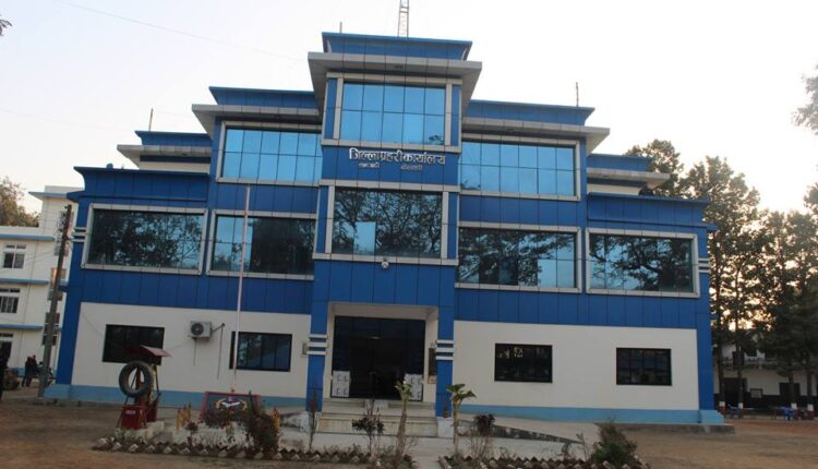 कैलाली प्रहरीले भन्यो -लुटिएका सामान खरिद–बिक्री नगरेर फिर्ता गर्नुहोस्