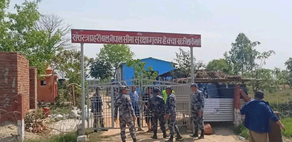 कैलालीको खक्रौला नाकामा सशस्त्र प्रहरी र व्यापारीको बिचमा लफडा