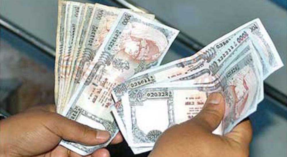 बझाङमा विद्यालयले होली खेलेर ८ लाख संकलन