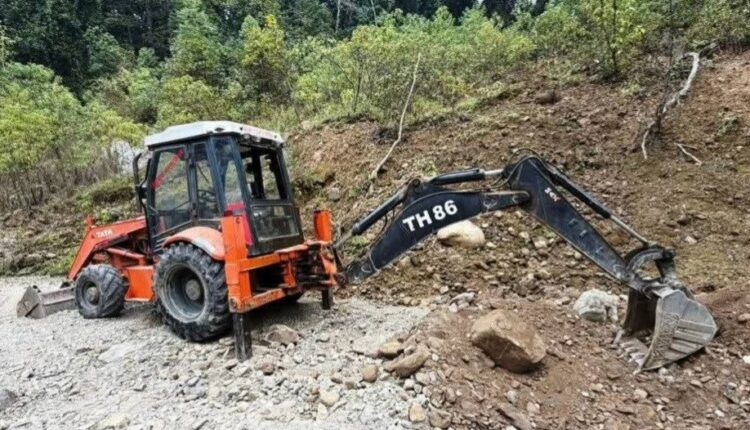 कैलालीकाे चुरेमा अवैध उत्खनन गर्ने भ्याकु लोडरसहित पाँच जना पक्राउ