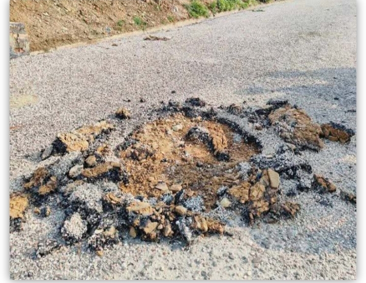 पीके निर्माण सेवाको ठगी धन्दा,कालो पत्रे गरेको सडक एक हप्तामै उप्कियो