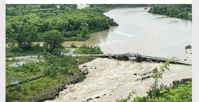 बाढीपहिरोका कारण ६ ठाउँका सडक अवरुद्ध
