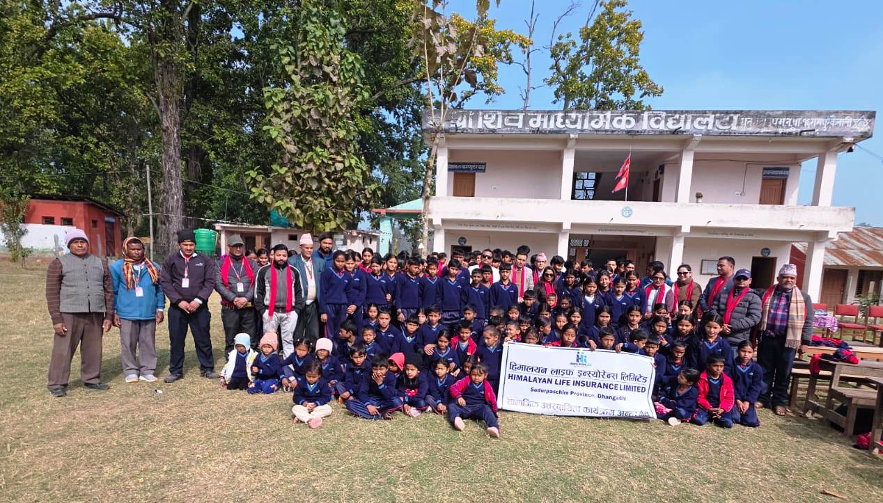 हिमालय लाइफ ईन्सोरेन्सले द्धारा  १ सय ७० विद्यार्थीलाई न्यानो स्विटर वितरण