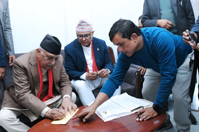 एमाले अध्यक्ष ओलीद्वारा उम्मेदवारी दर्ता